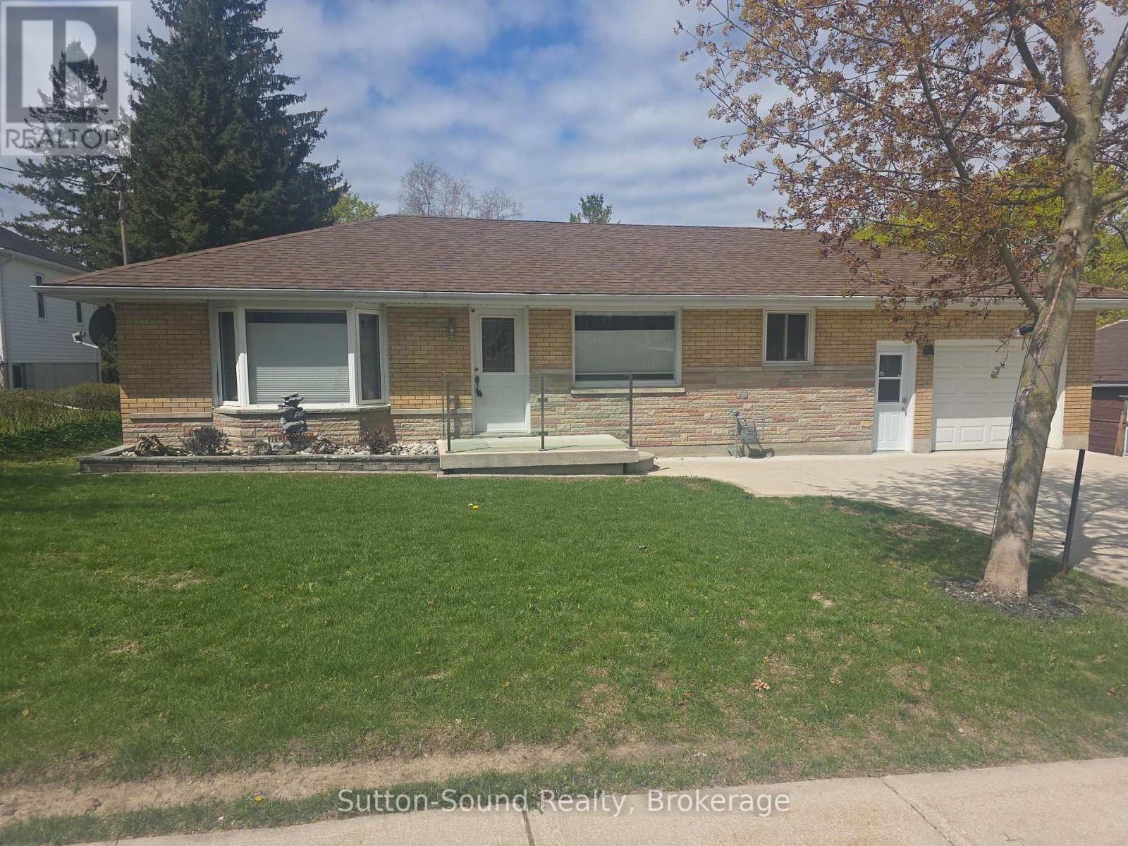 10 Brownlee Street S, South Bruce, Ontario  N0G 2S0 - Photo 2 - X12660662