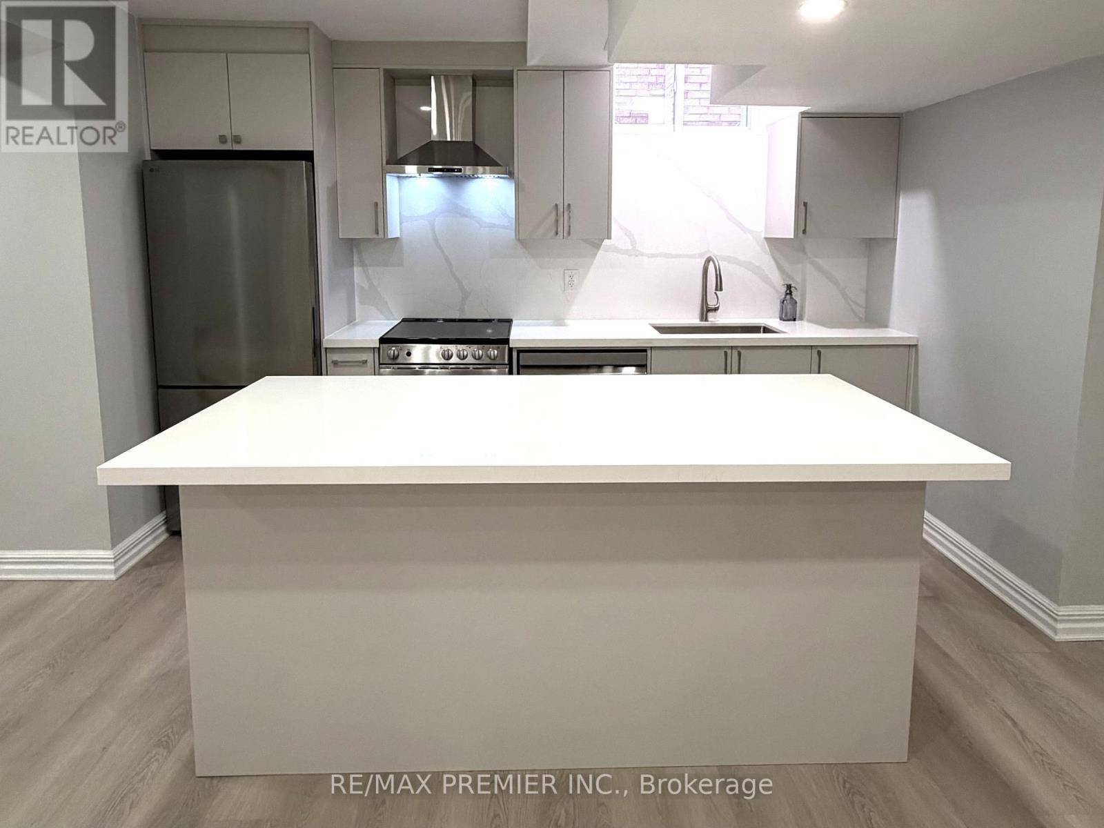 23 Brownlee Avenue, Vaughan, Ontario  L4L 8H4 - Photo 3 - N13090490