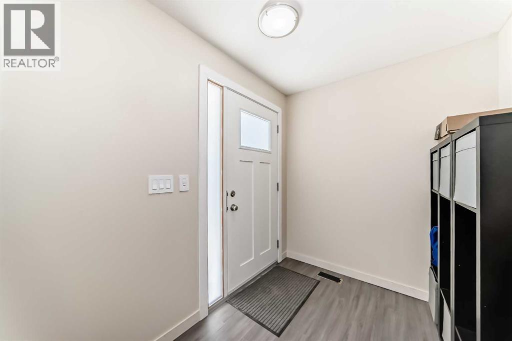 119 Woodglen Grove Sw, Calgary, Alberta  T2W 4J9 - Photo 3 - A2304961