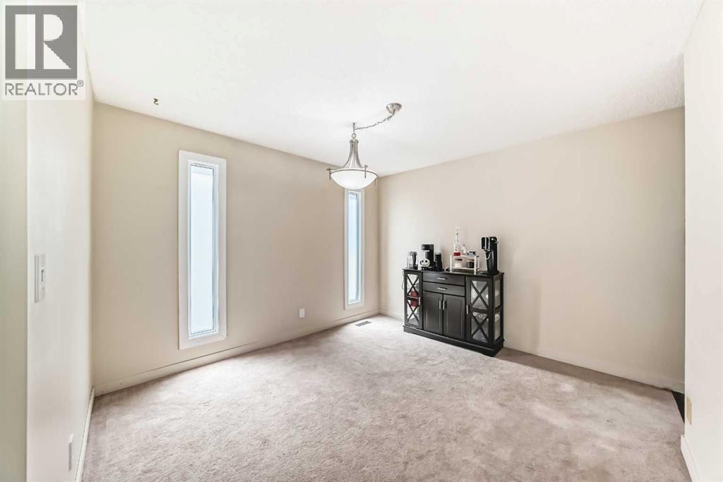 119 Woodglen Grove Sw, Calgary, Alberta  T2W 4J9 - Photo 10 - A2304961