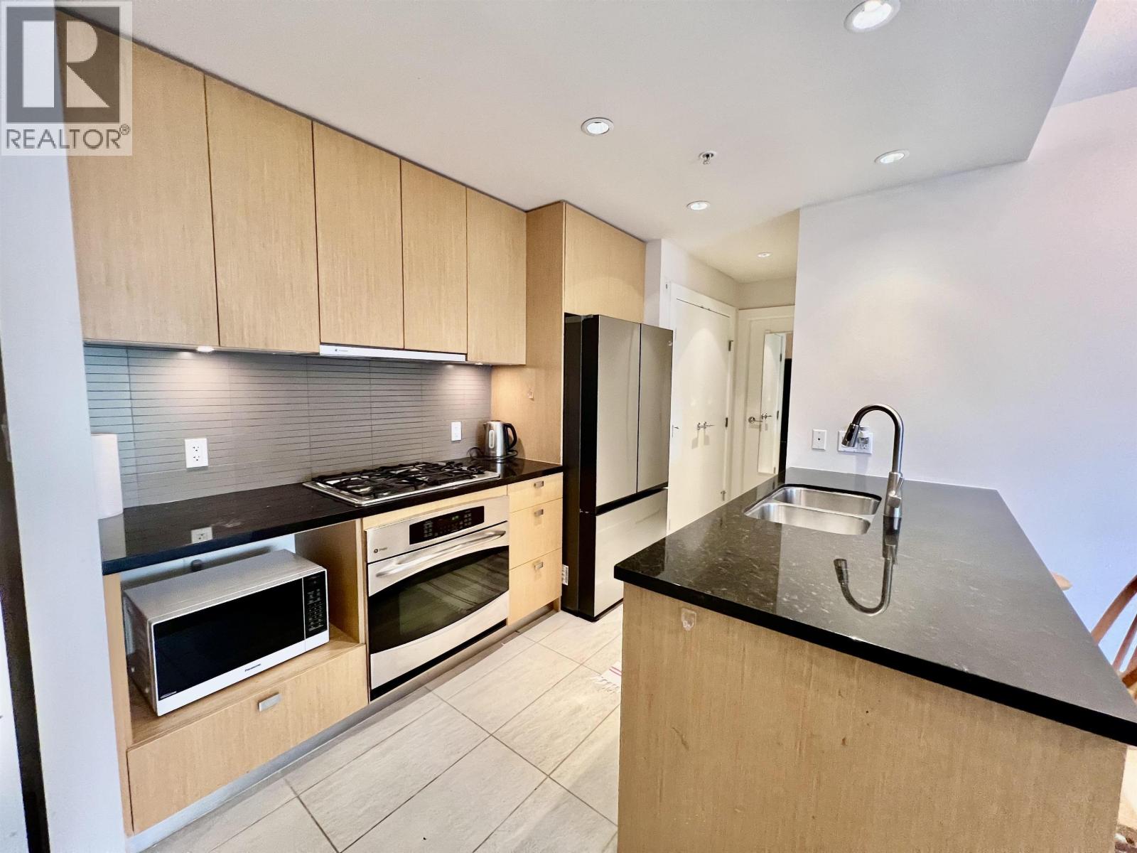 201 6080 Iona Drive, Vancouver, British Columbia  V6T 0A4 - Photo 6 - R3120569