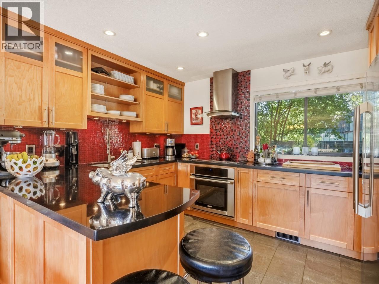 1106 Premier Street, North Vancouver, British Columbia  V7J 2H3 - Photo 8 - R3120572