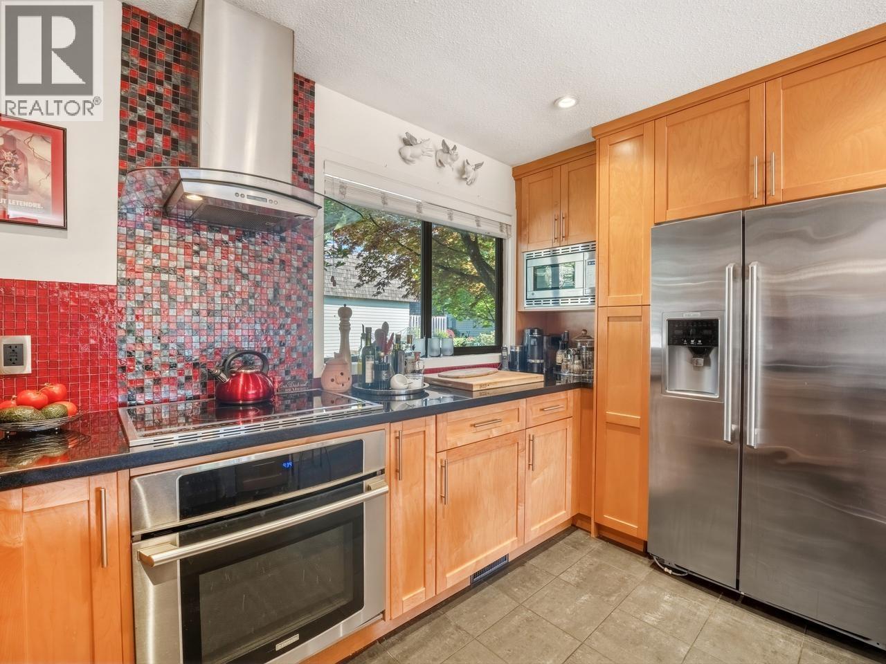 1106 Premier Street, North Vancouver, British Columbia  V7J 2H3 - Photo 9 - R3120572