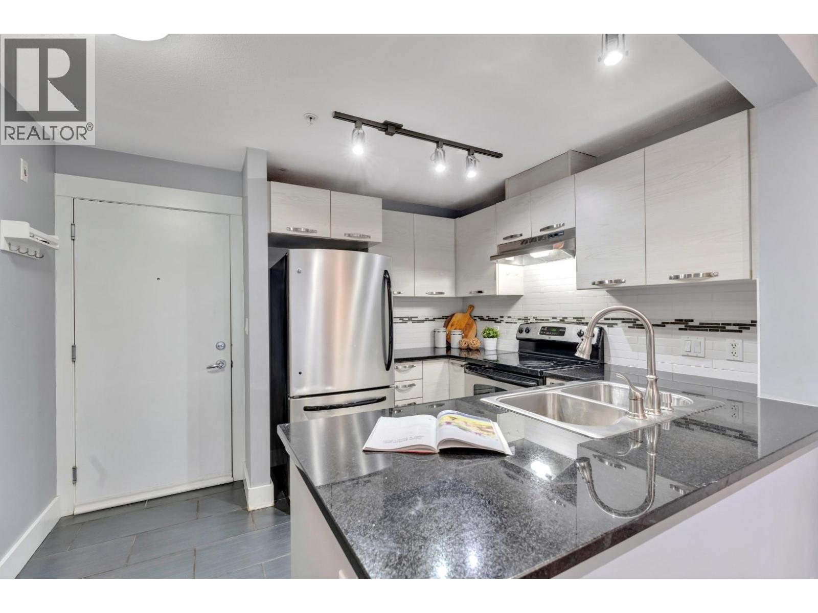 308 7478 Byrnepark Walk, Burnaby, British Columbia  V3N 0B5 - Photo 4 - R3120599