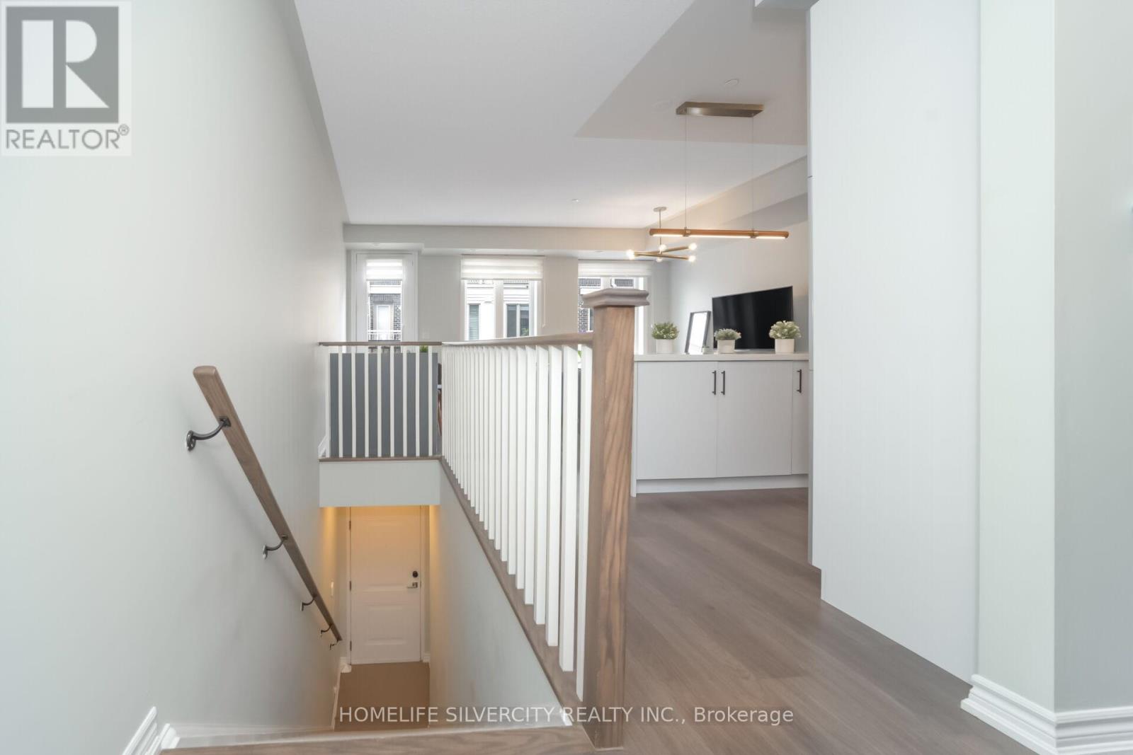 4 - 130 Long Branch Avenue, Toronto, Ontario  M8W 0B1 - Photo 8 - W13093464