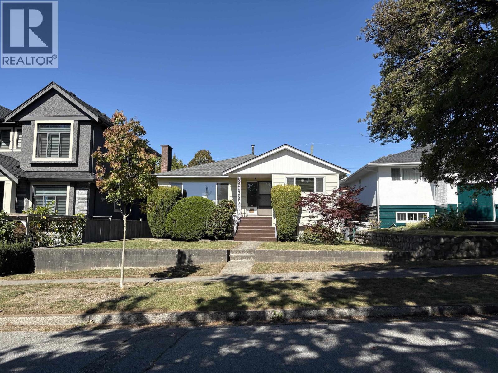 2717 Waverley Avenue, Vancouver, British Columbia  V5S 1E9 - Photo 2 - R3120465