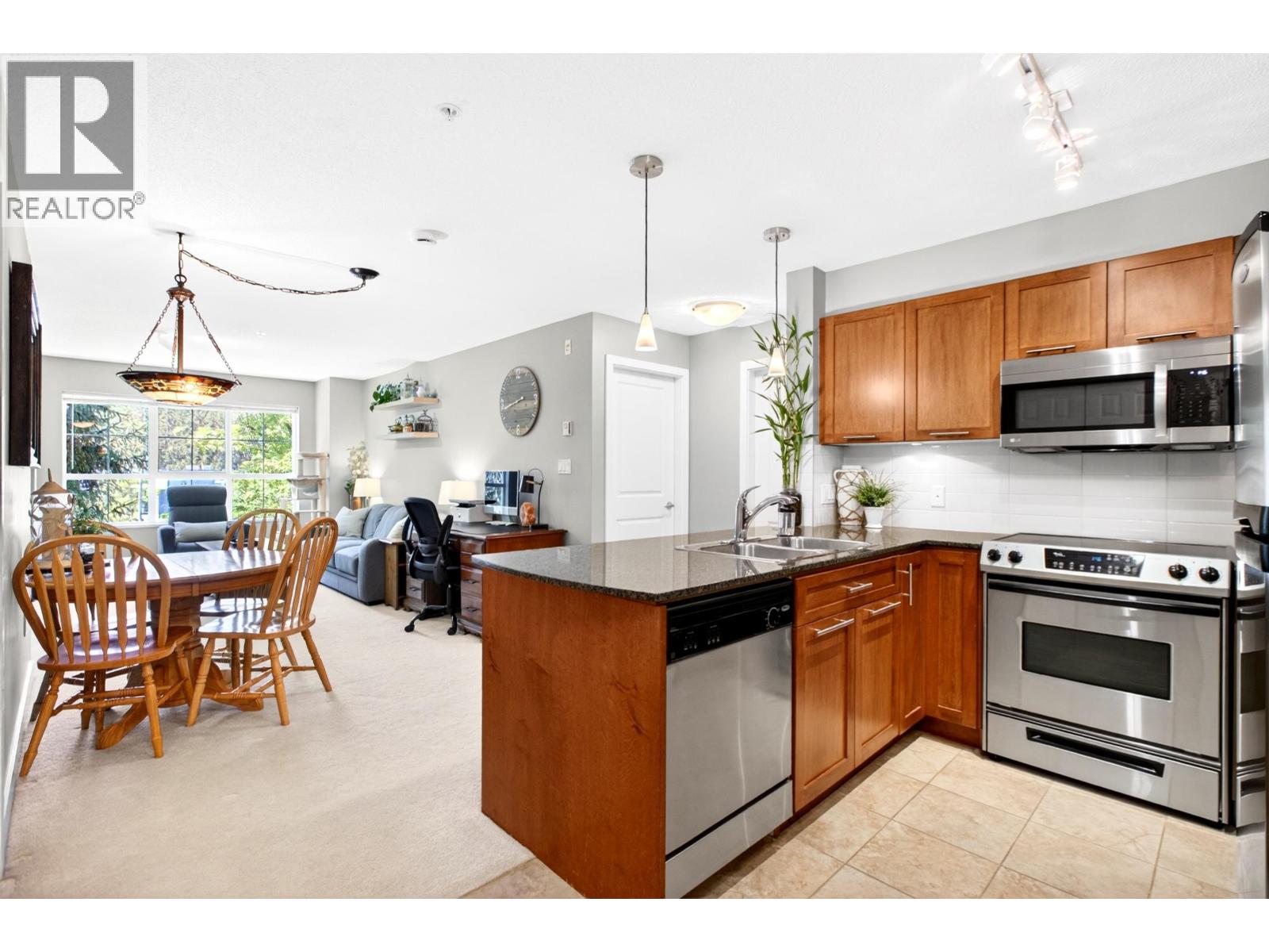 317 19673 Meadow Gardens Way, Pitt Meadows, British Columbia  V3Y 0A1 - Photo 5 - R3120249