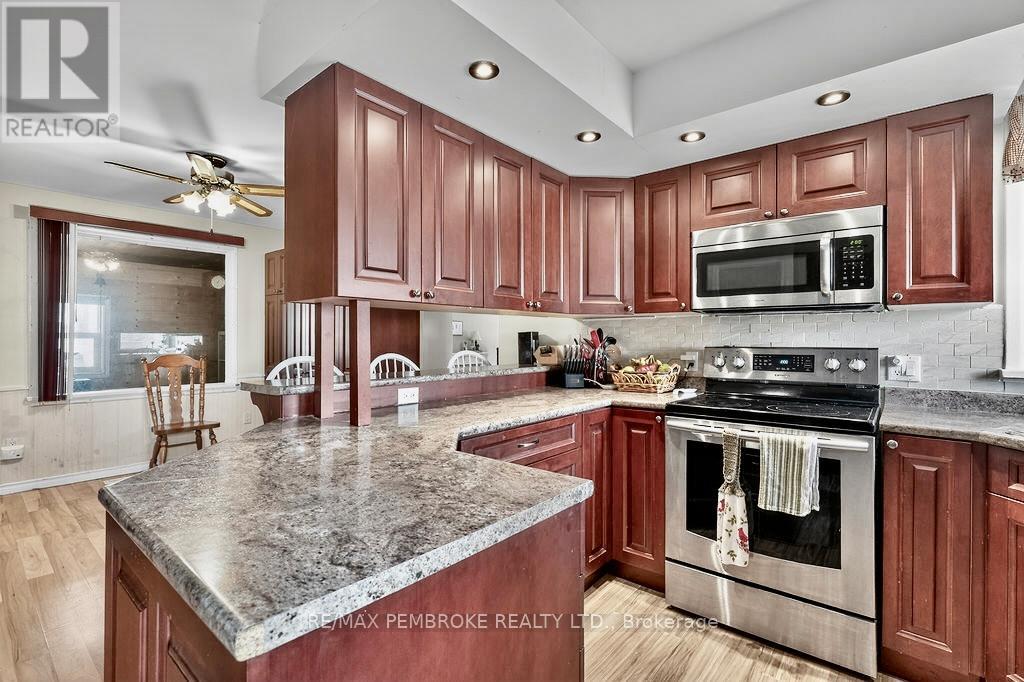 402 Christie Street, Pembroke, Ontario  K8A 4R9 - Photo 10 - X13093510