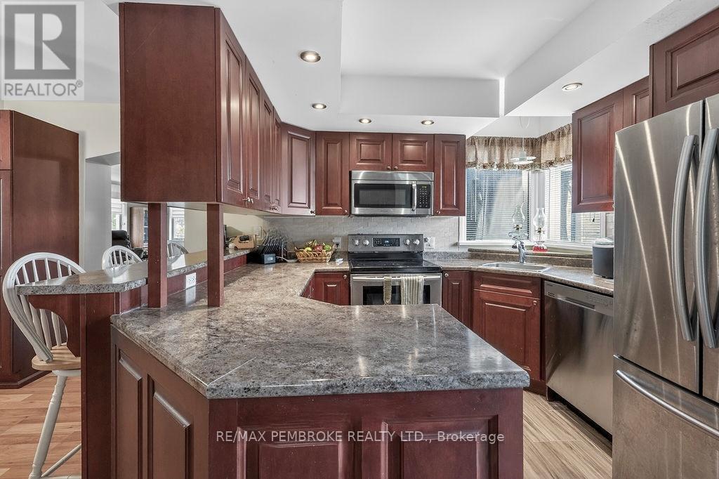 402 Christie Street, Pembroke, Ontario  K8A 4R9 - Photo 12 - X13093510