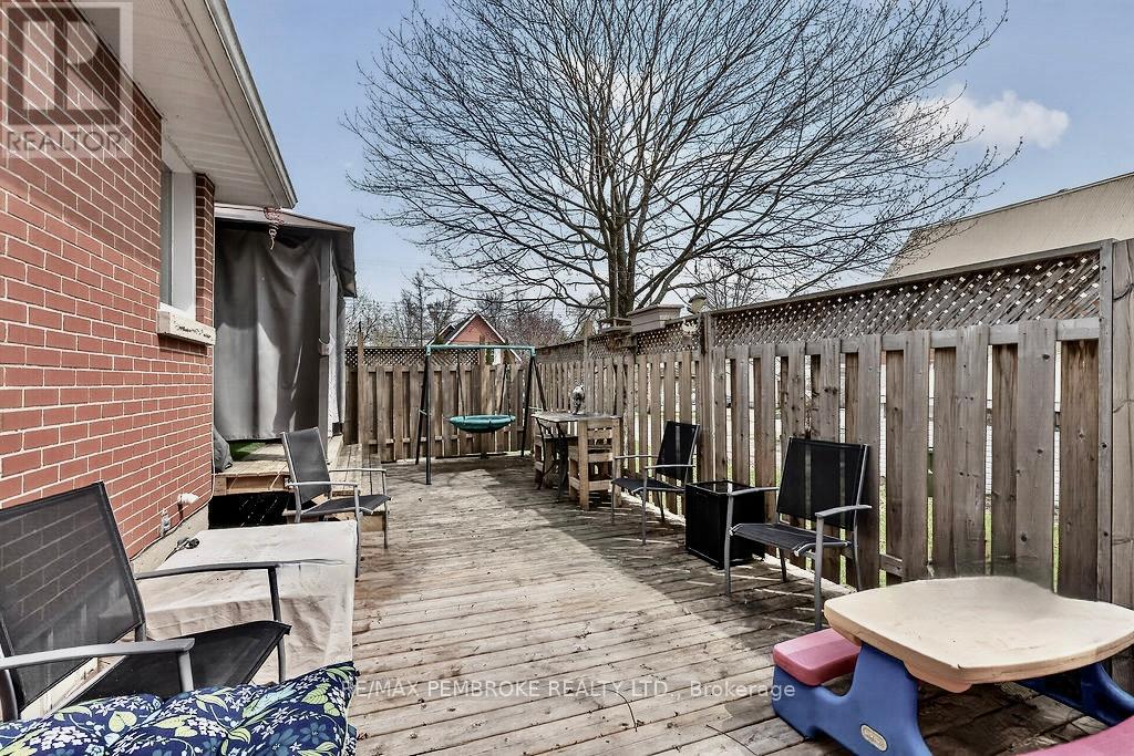 402 Christie Street, Pembroke, Ontario  K8A 4R9 - Photo 36 - X13093510