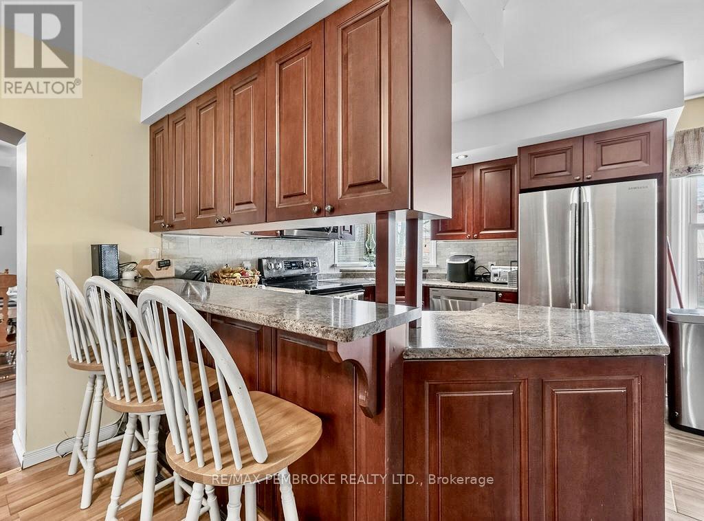 402 Christie Street, Pembroke, Ontario  K8A 4R9 - Photo 9 - X13093510
