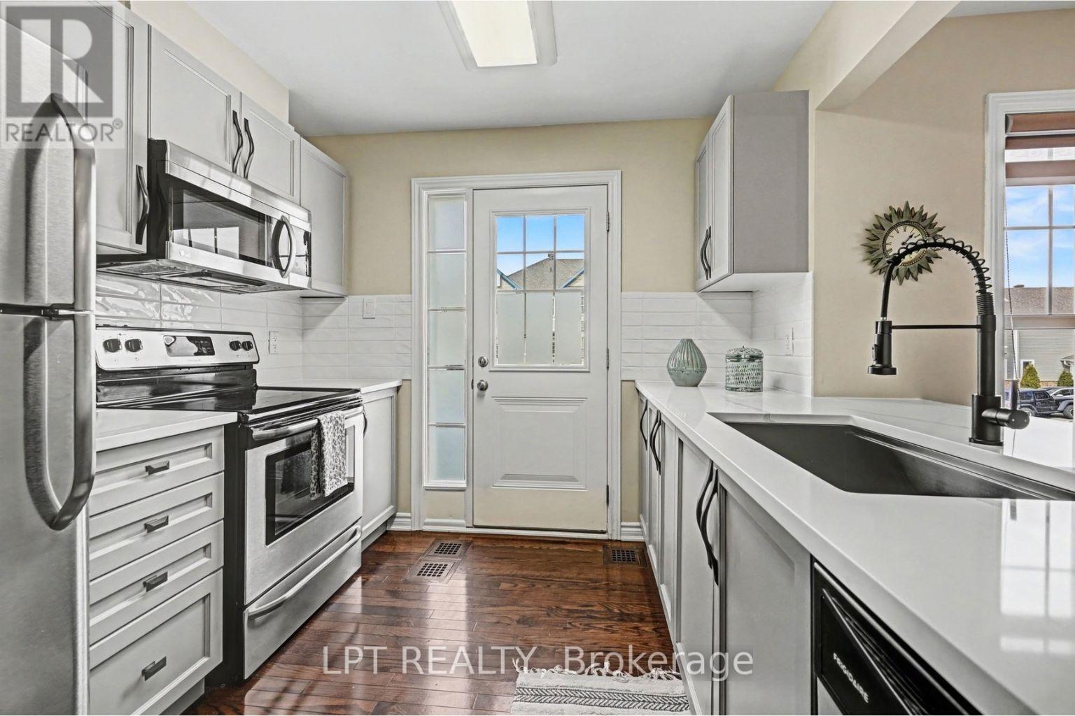607 Meadowcreek Circle, Ottawa, Ontario  K2M 0J9 - Photo 10 - X12949450