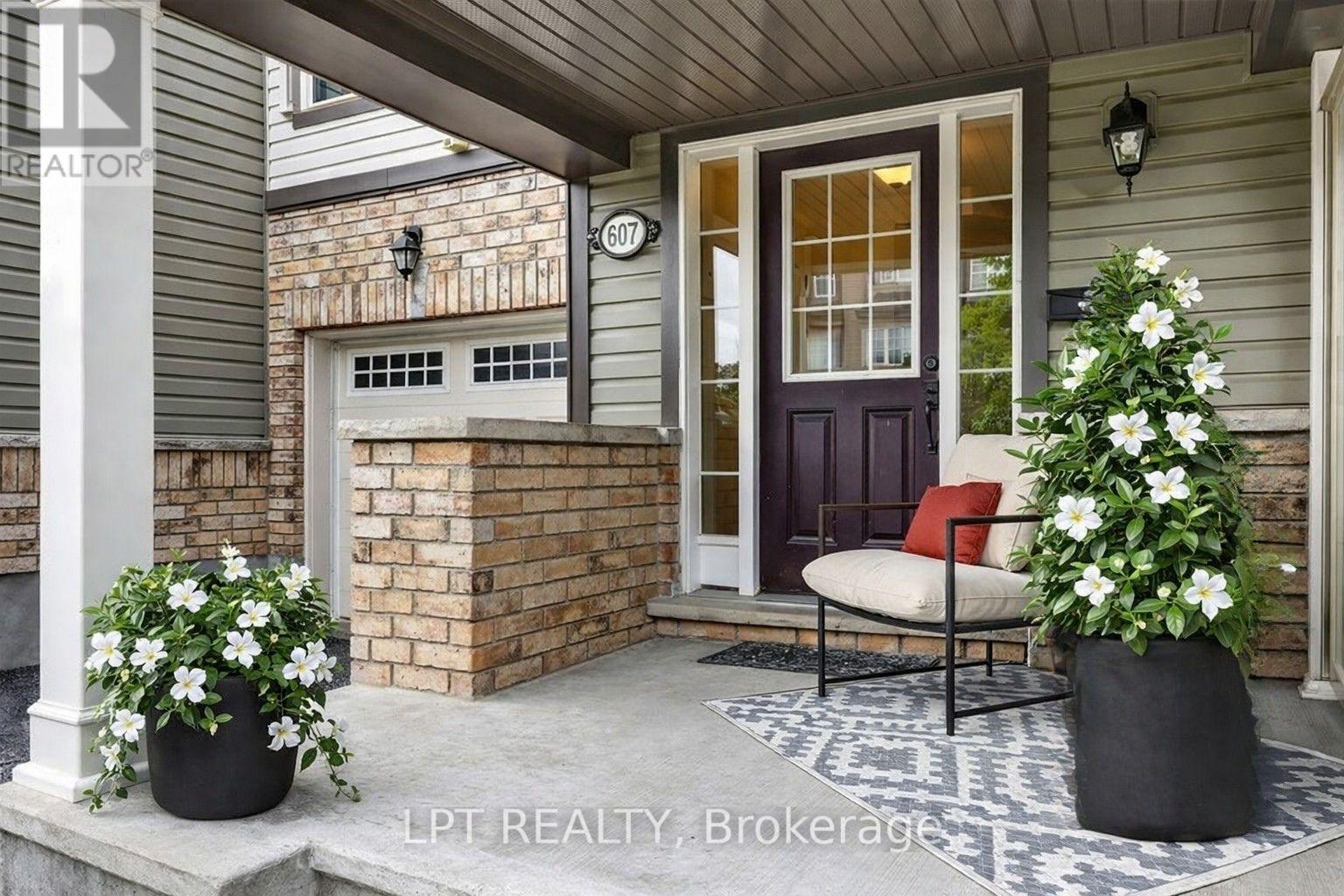 607 Meadowcreek Circle, Ottawa, Ontario  K2M 0J9 - Photo 2 - X12949450