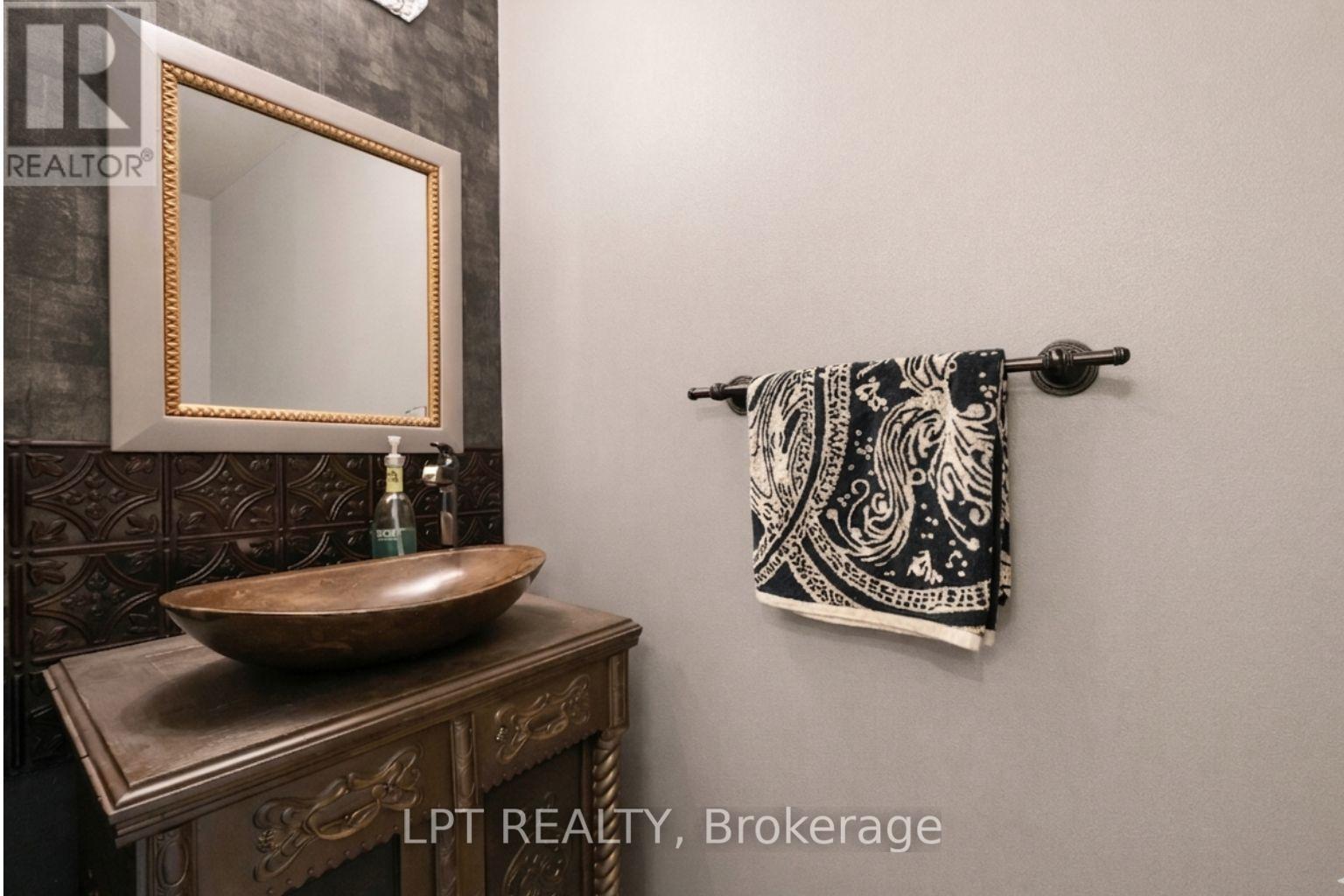 607 Meadowcreek Circle, Ottawa, Ontario  K2M 0J9 - Photo 18 - X12949450