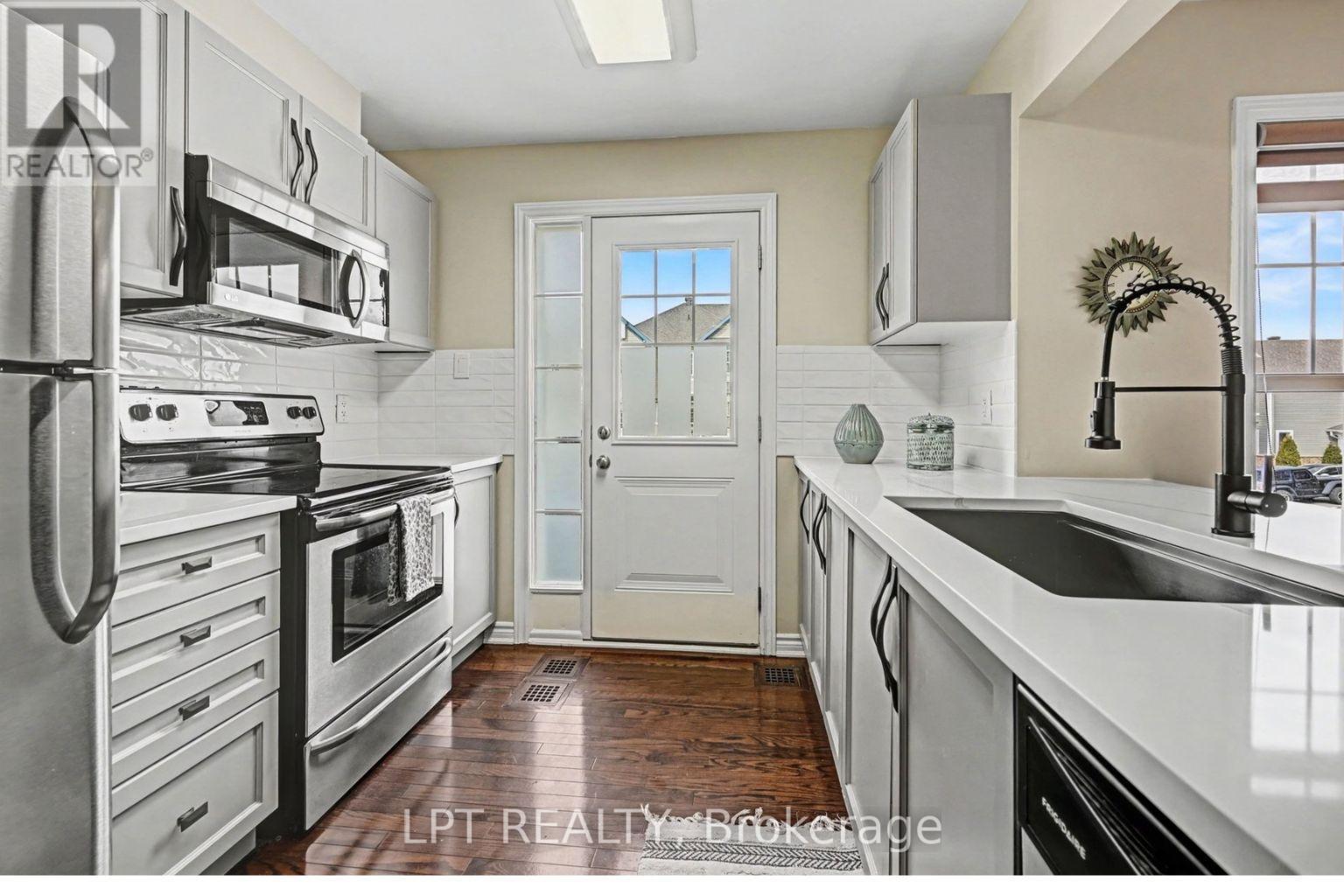 607 Meadowcreek Circle, Ottawa, Ontario  K2M 0J9 - Photo 6 - X12949450