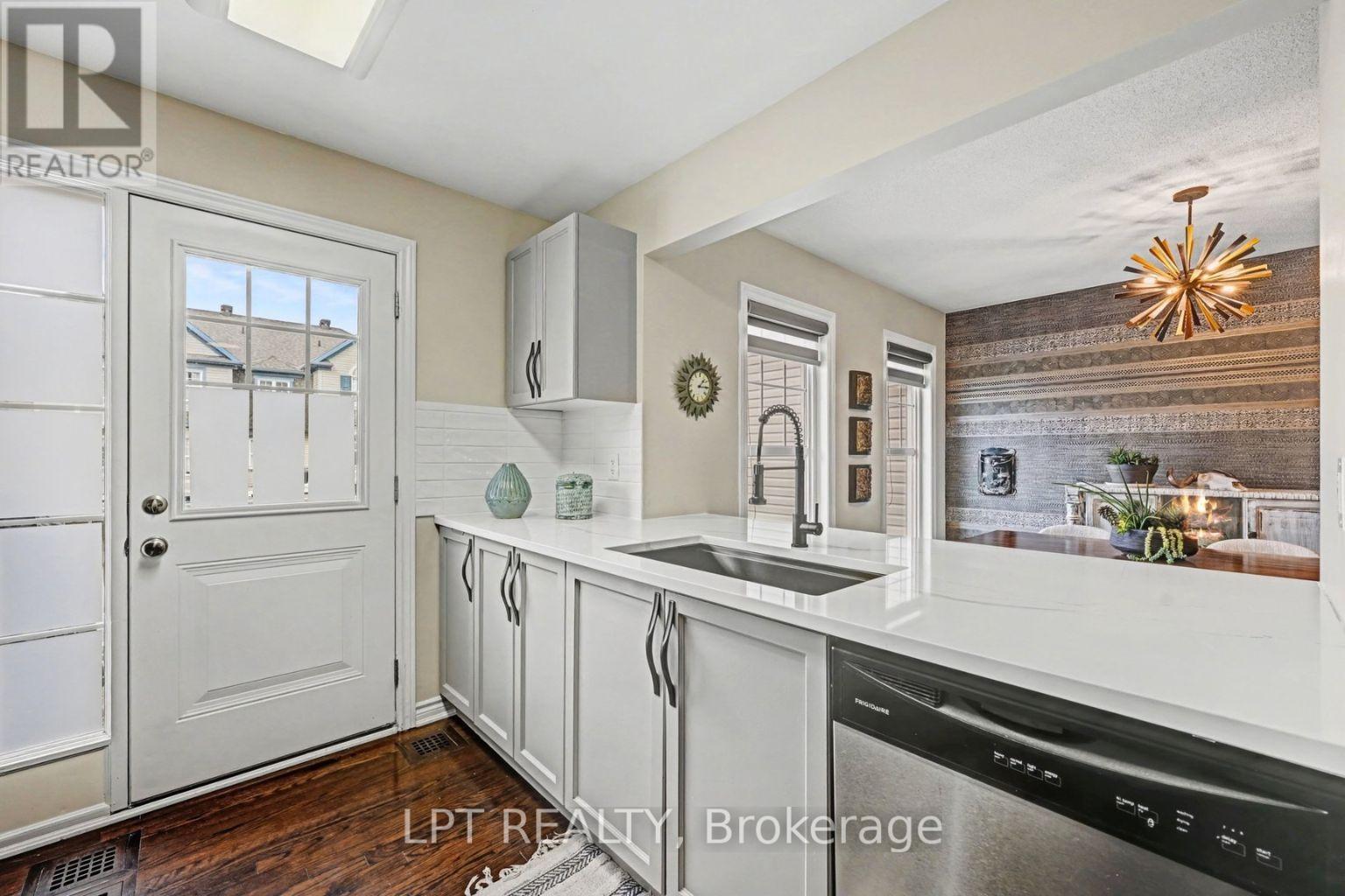 607 Meadowcreek Circle, Ottawa, Ontario  K2M 0J9 - Photo 7 - X12949450