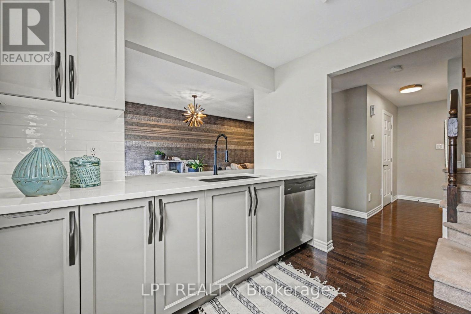 607 Meadowcreek Circle, Ottawa, Ontario  K2M 0J9 - Photo 8 - X12949450