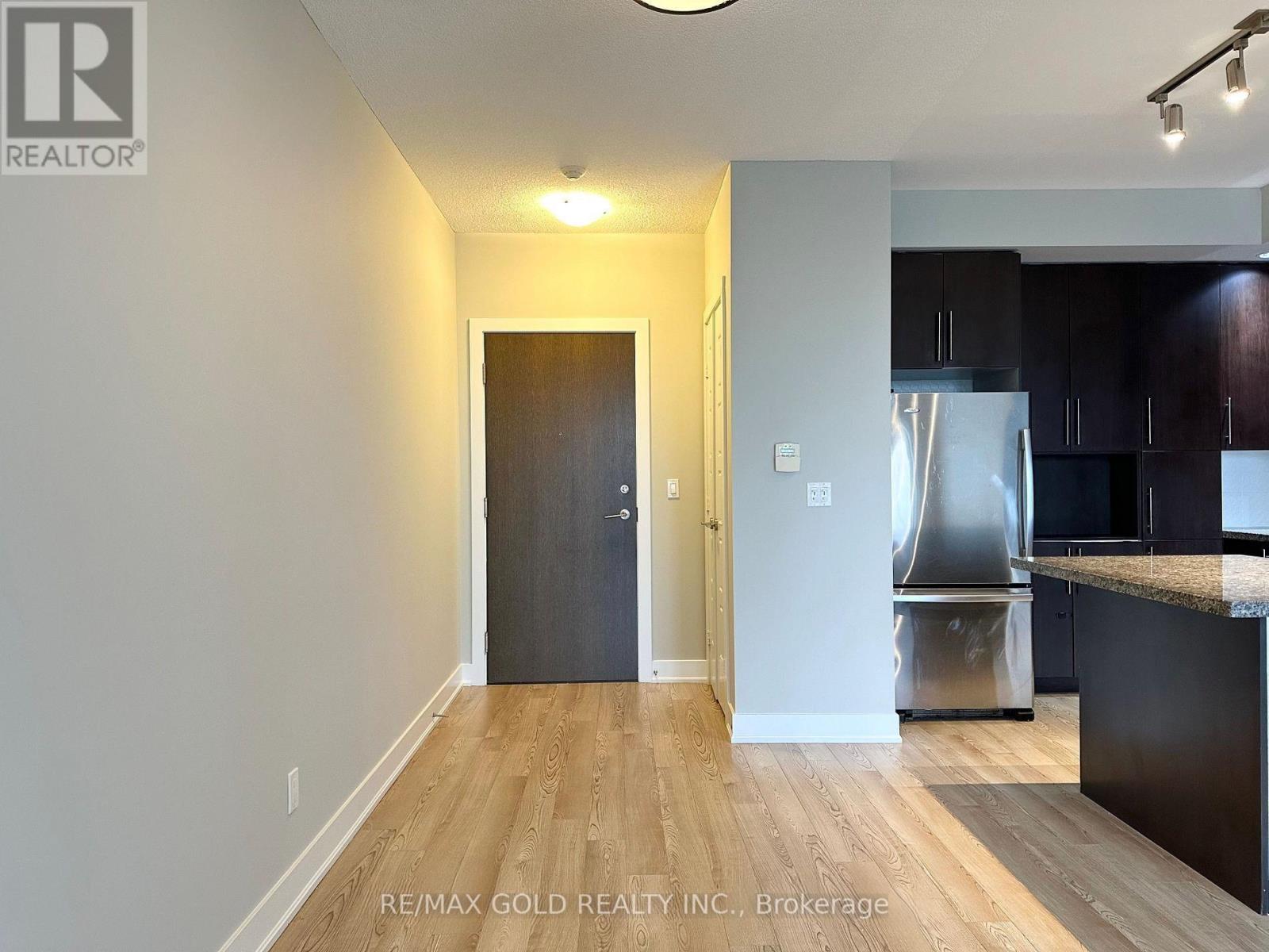 904 - 28 Linden Street, Toronto, Ontario  M4Y 0A4 - Photo 2 - C13093506