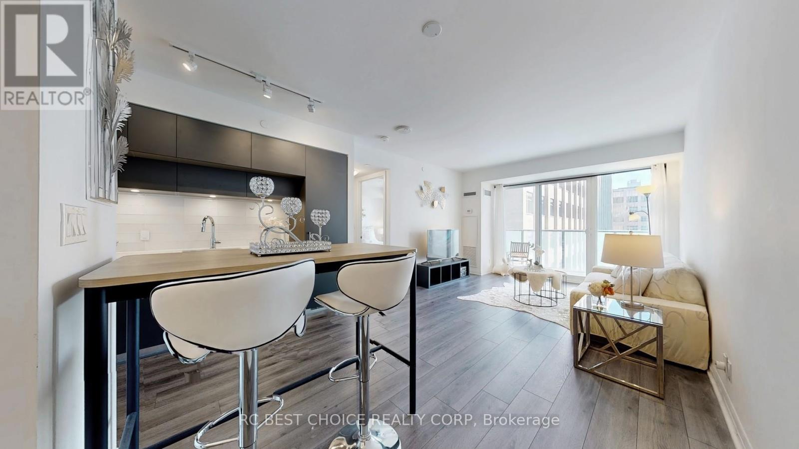 1809 - 99 Foxbar Road, Toronto, Ontario  M4V 0B2 - Photo 4 - C13093534