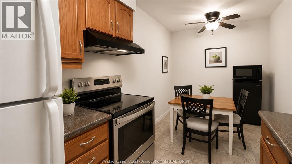 3355 Sandwich Street Unit# 304, Windsor, Ontario  N9C 1B2 - Photo 4 - 26010325
