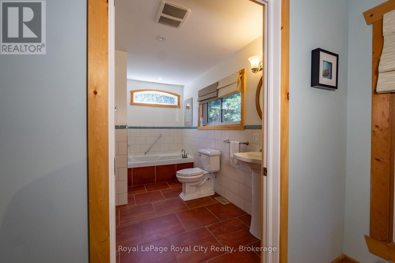 48 Head Street, Northern Bruce Peninsula, Ontario  N0H 2R0 - Photo 17 - X13093516