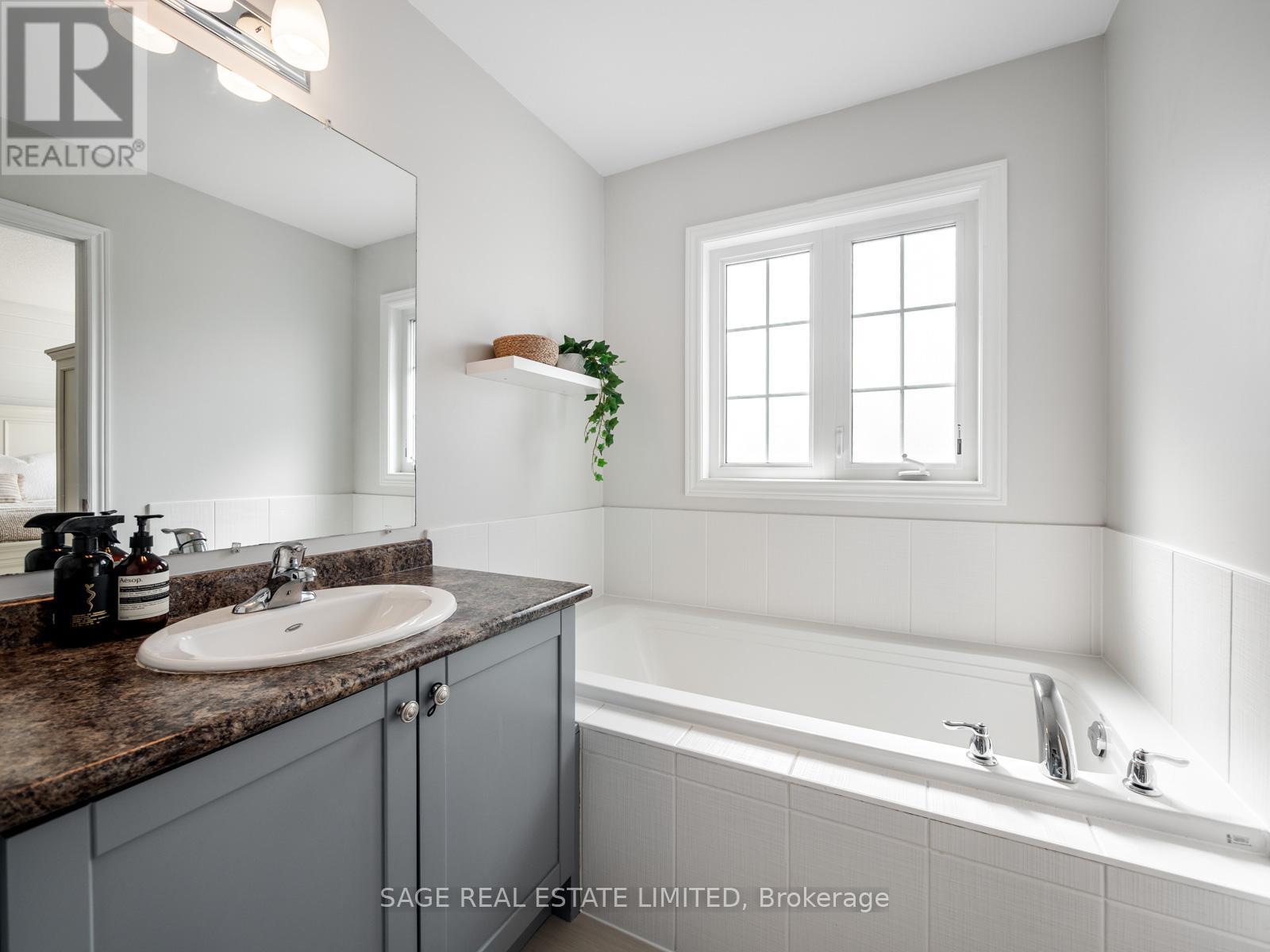 62 Donald Stewart Crescent, East Gwillimbury, Ontario  L0G 1M0 - Photo 32 - N13093538