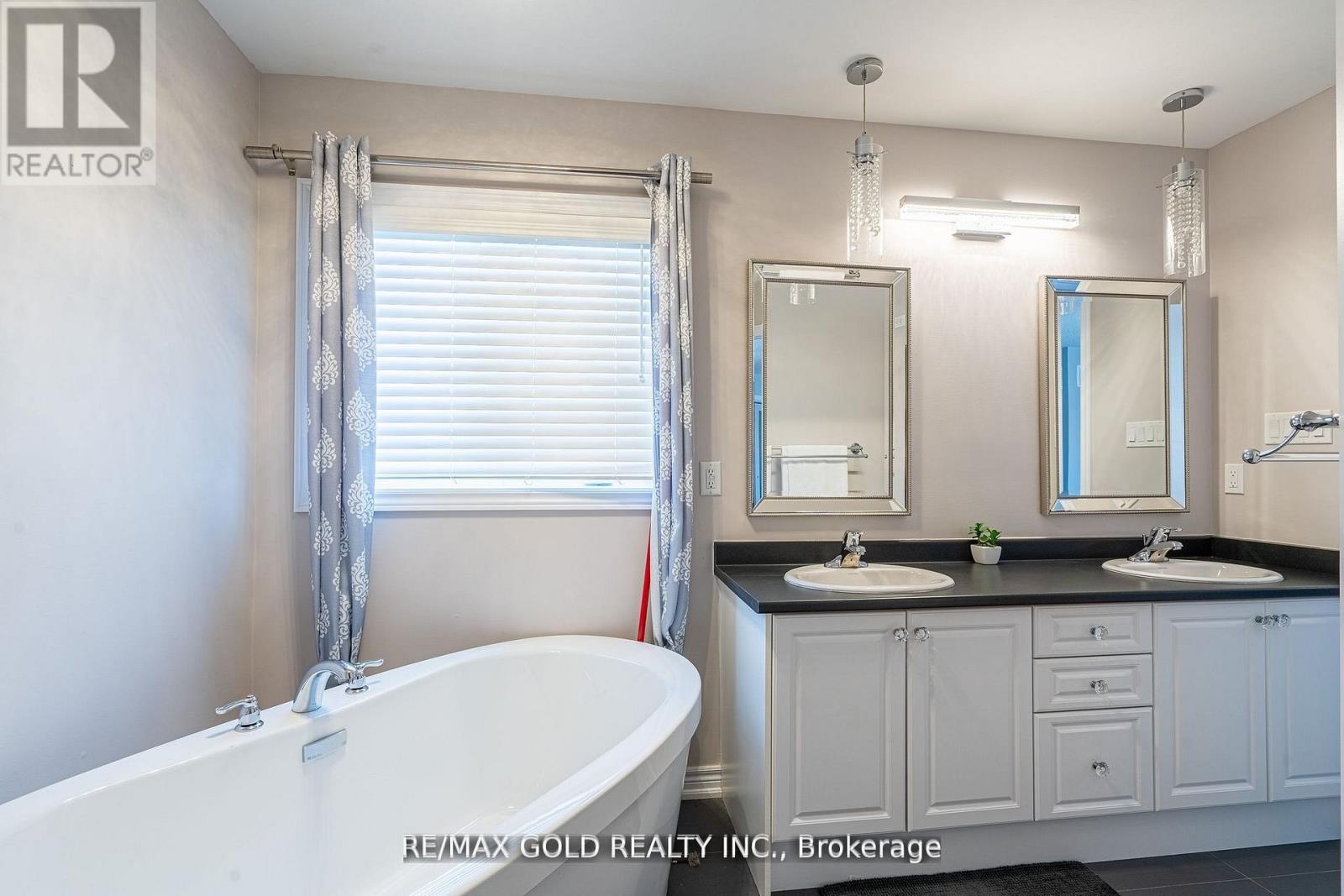 10 Spokanne Street, Brampton (Sandringham-Wellington North), Ontario  L6R 4A2 - Photo 22 - W13093512
