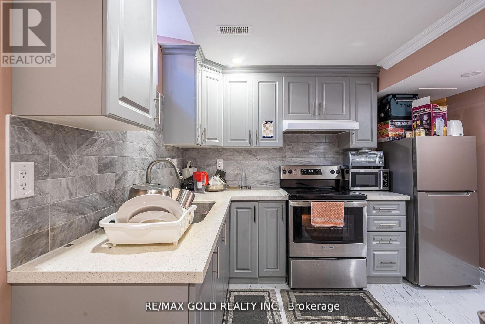 10 Spokanne Street, Brampton (Sandringham-Wellington North), Ontario  L6R 4A2 - Photo 36 - W13093512