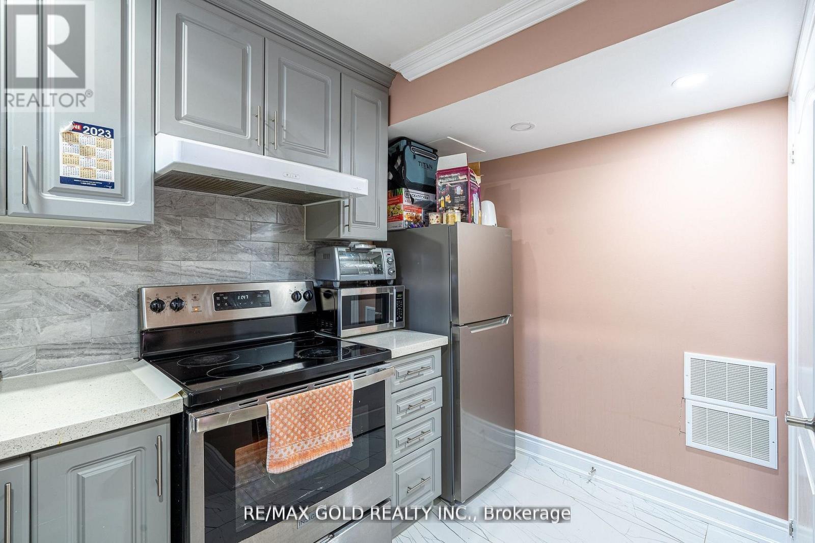 10 Spokanne Street, Brampton (Sandringham-Wellington North), Ontario  L6R 4A2 - Photo 37 - W13093512