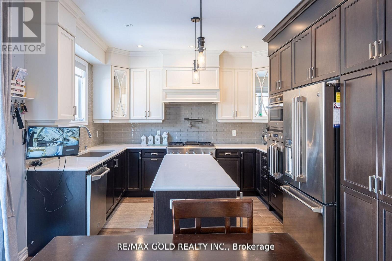 10 Spokanne Street, Brampton (Sandringham-Wellington North), Ontario  L6R 4A2 - Photo 8 - W13093512