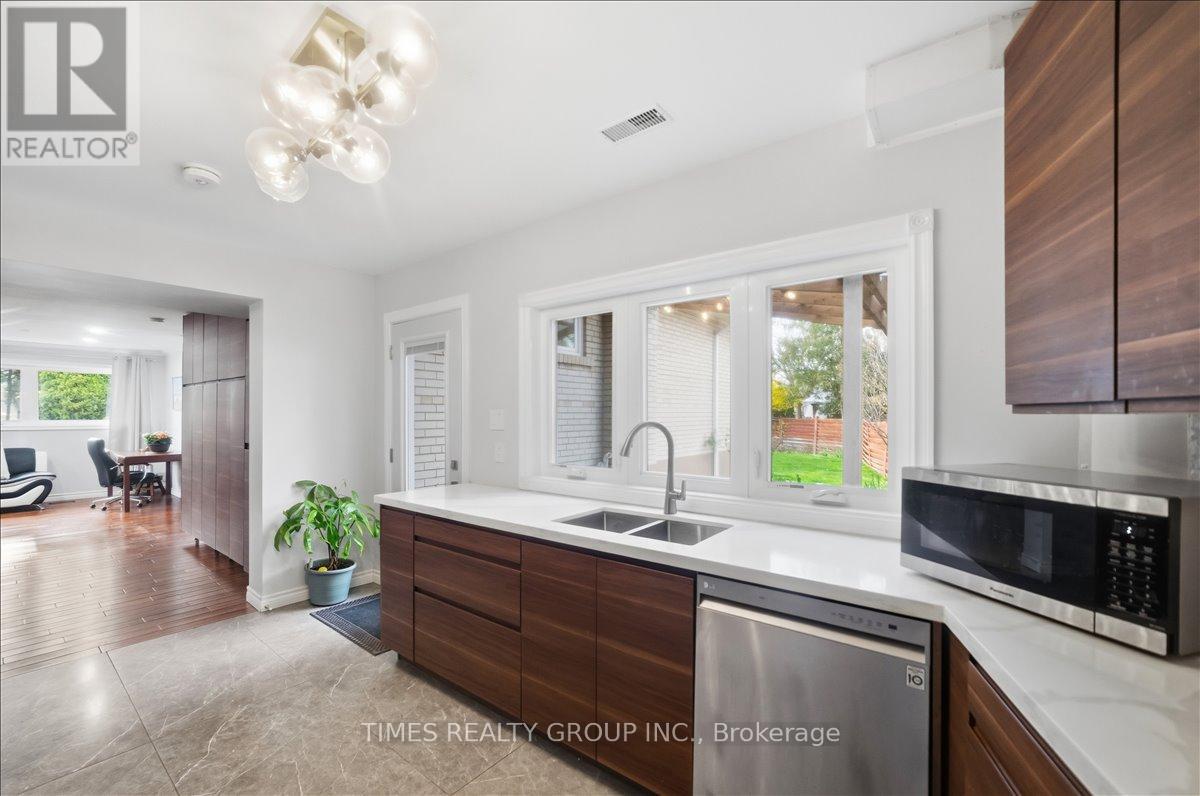651 Burnhamthorpe Road, Toronto, Ontario  M9C 2Z1 - Photo 14 - W13093536