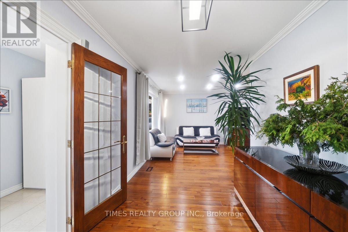 651 Burnhamthorpe Road, Toronto, Ontario  M9C 2Z1 - Photo 5 - W13093536