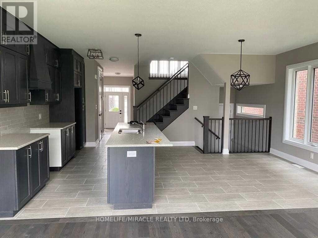 212 Woodbine Avenue, Kitchener, Ontario  N2R 1Y5 - Photo 2 - X13093566
