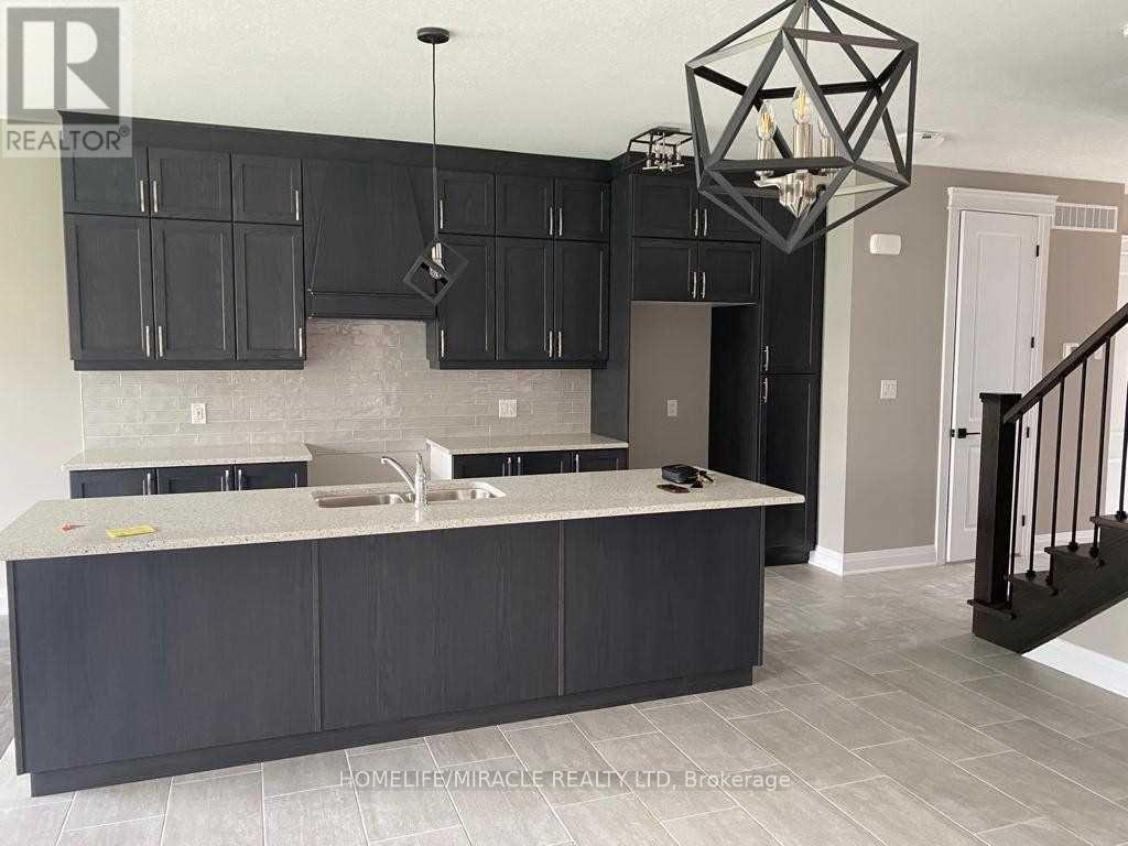 212 Woodbine Avenue, Kitchener, Ontario  N2R 1Y5 - Photo 3 - X13093566