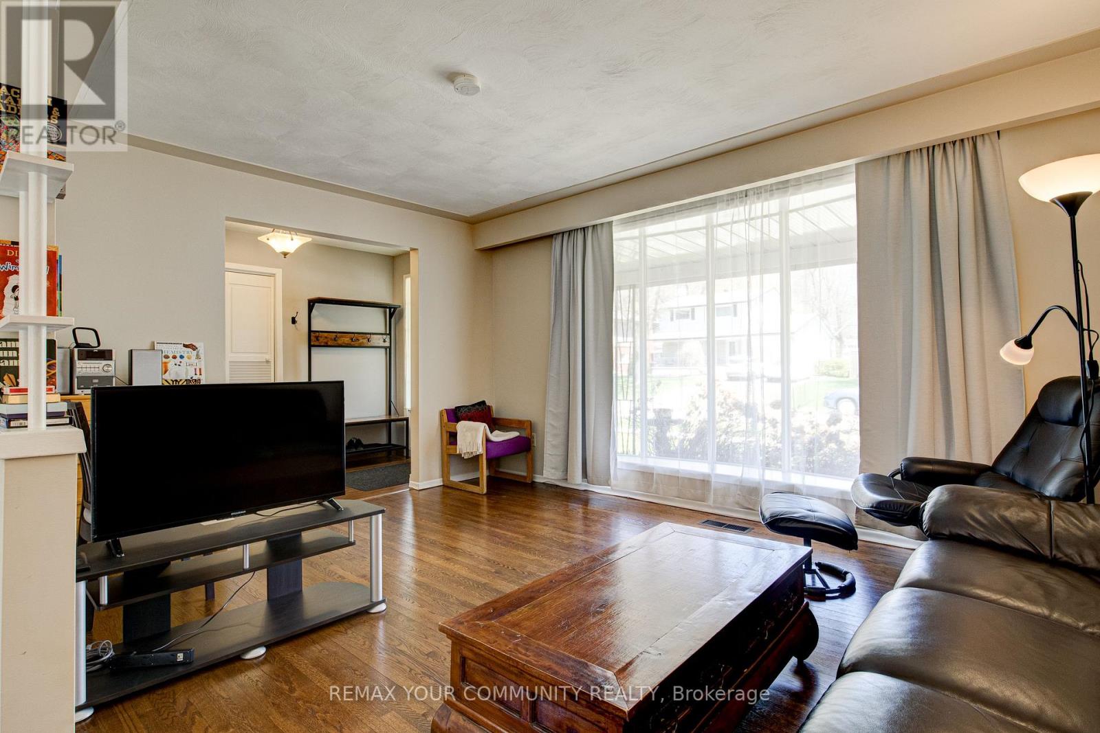 557 Glen Manor Boulevard, Waterloo, Ontario  N2L 4T7 - Photo 12 - X13093576