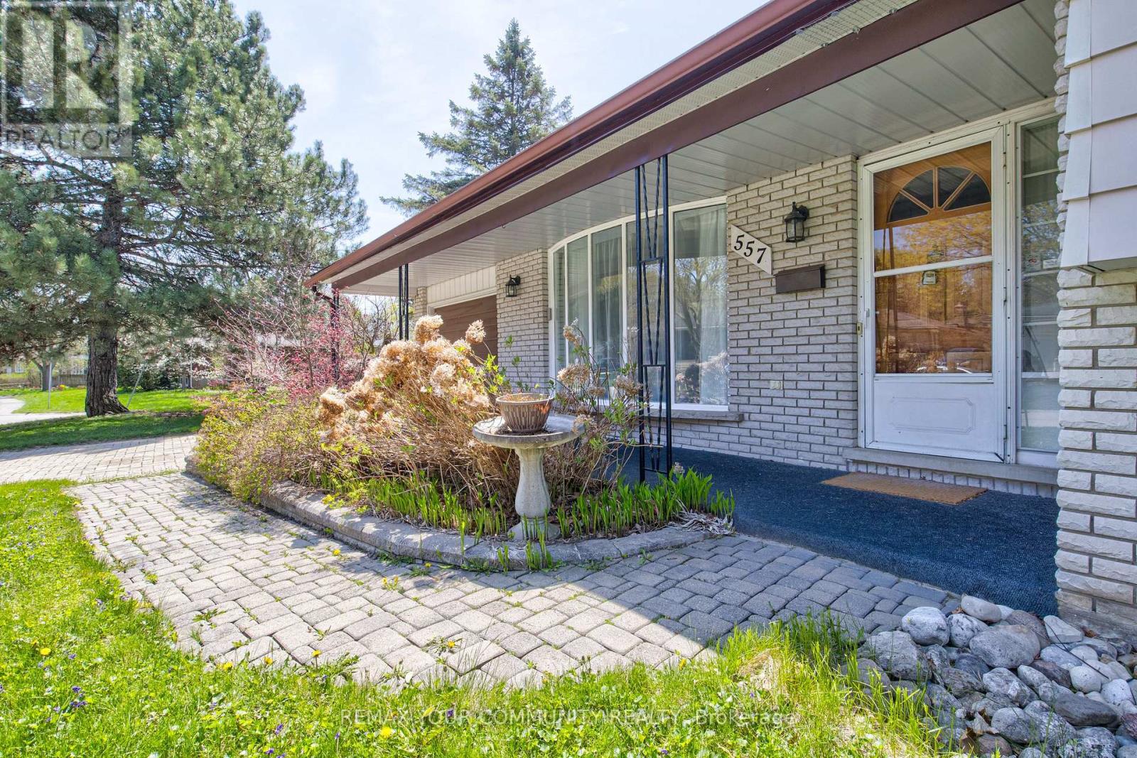 557 Glen Manor Boulevard, Waterloo, Ontario  N2L 4T7 - Photo 2 - X13093576