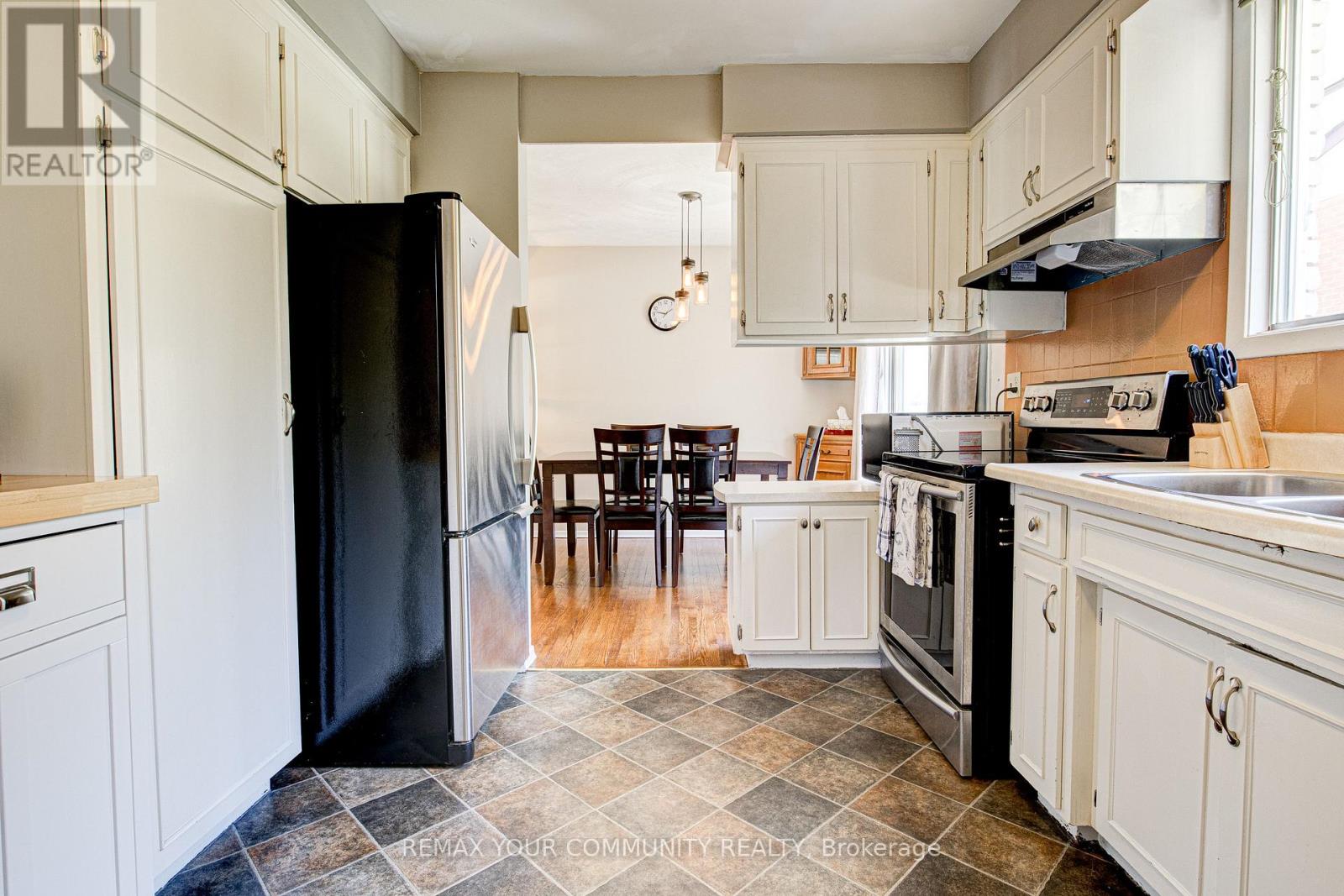 557 Glen Manor Boulevard, Waterloo, Ontario  N2L 4T7 - Photo 23 - X13093576