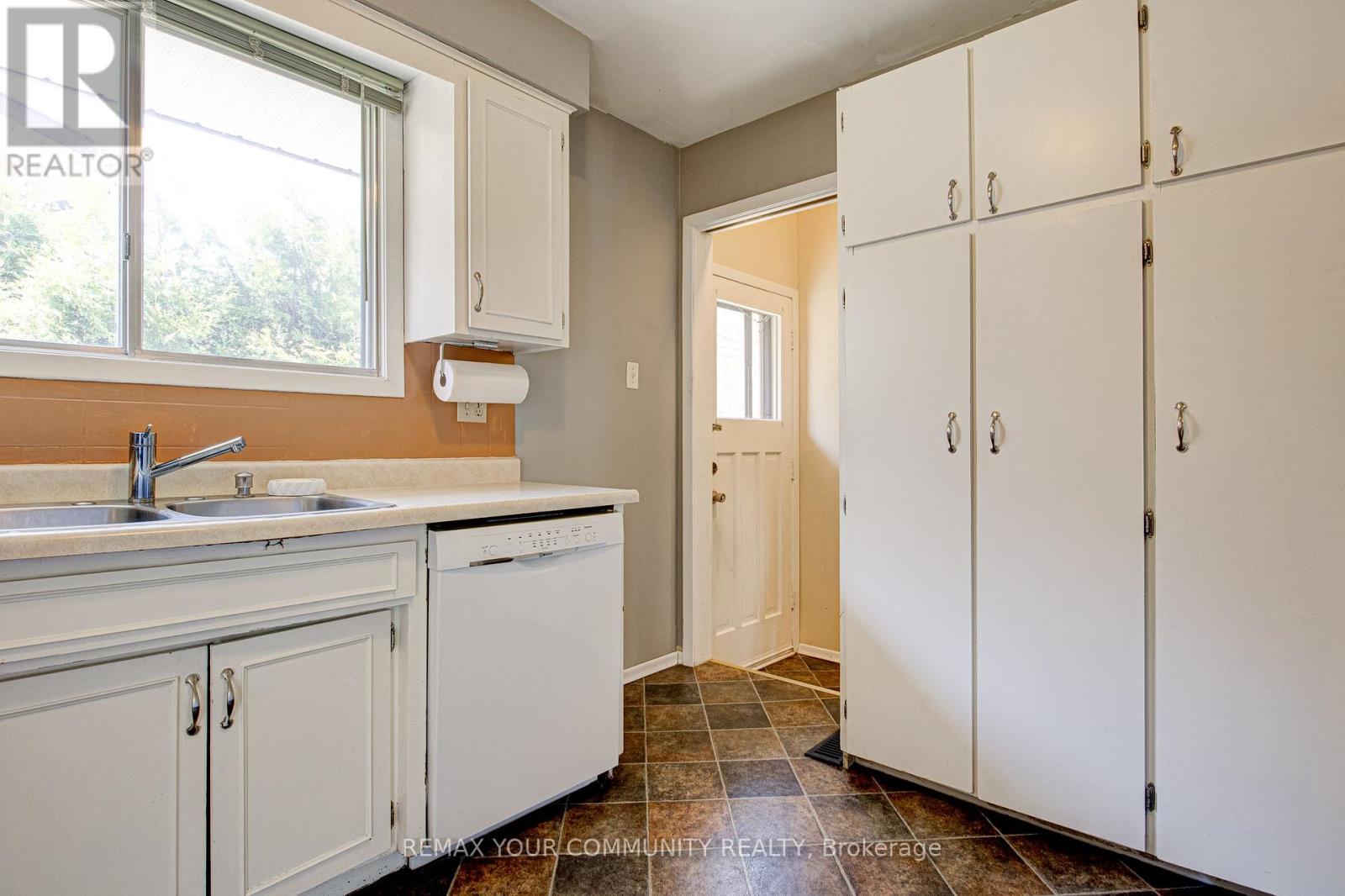 557 Glen Manor Boulevard, Waterloo, Ontario  N2L 4T7 - Photo 26 - X13093576