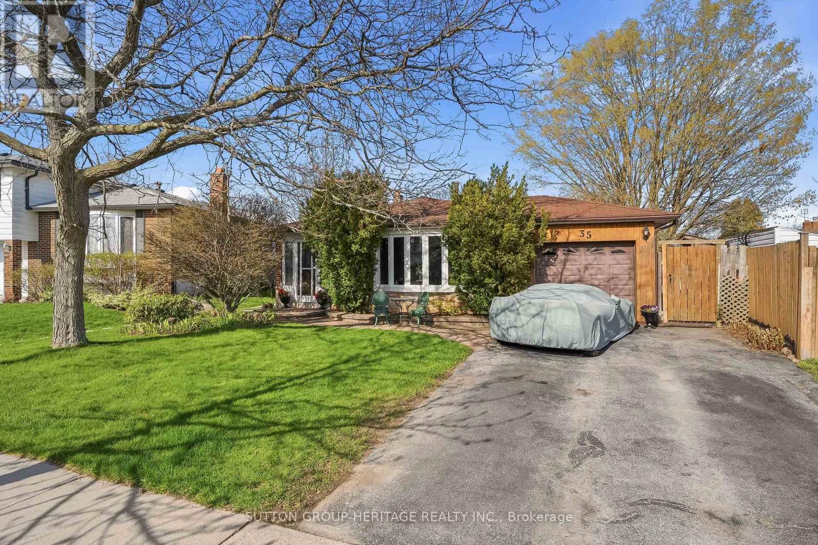 35 ALBERY CRESCENT, Ajax, Ontario