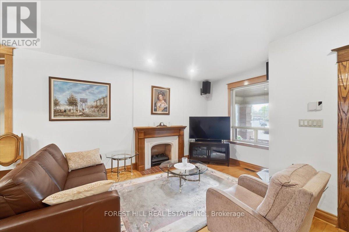 84 Ellerbeck Street, Toronto, Ontario  M4K 2V1 - Photo 5 - E13093336