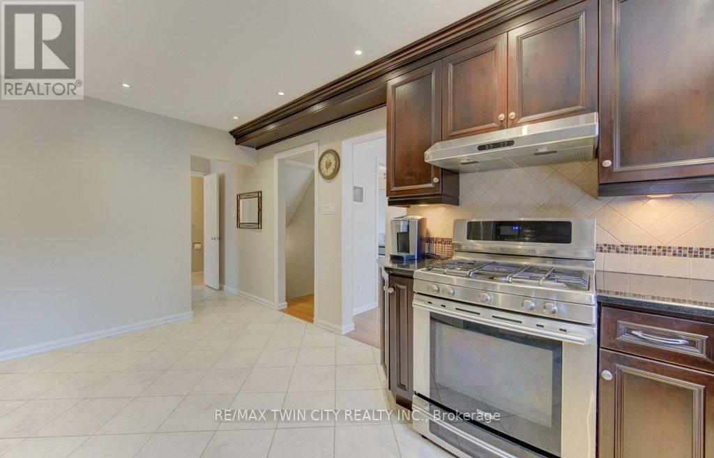 15 Deerwood Crescent, Kitchener, Ontario  N2N 1R4 - Photo 17 - X12956504