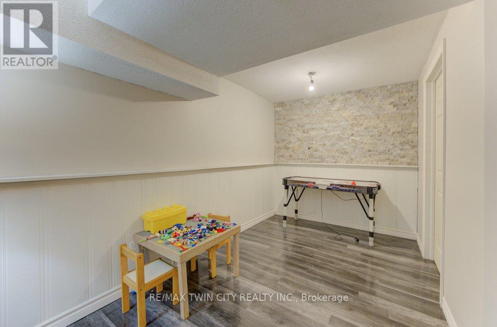 15 Deerwood Crescent, Kitchener, Ontario  N2N 1R4 - Photo 35 - X12956504