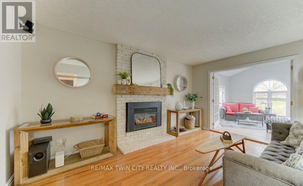 15 Deerwood Crescent, Kitchener, Ontario  N2N 1R4 - Photo 5 - X12956504