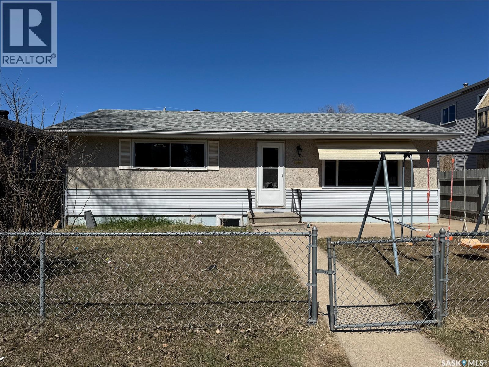 552 6th Street E, Prince Albert, Saskatchewan  S6V 0N4 - Photo 1 - SK029534