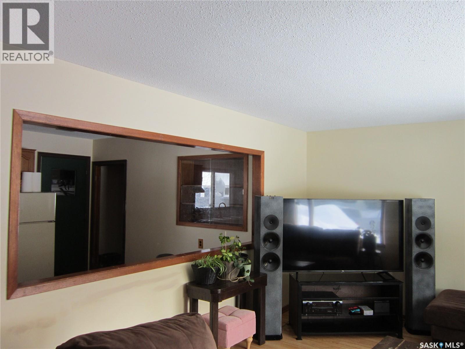 552 6th Street E, Prince Albert, Saskatchewan  S6V 0N4 - Photo 4 - SK029534