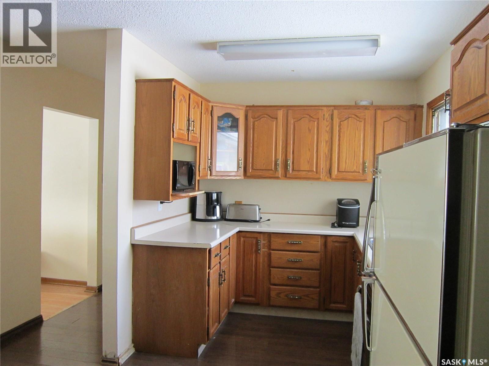 552 6th Street E, Prince Albert, Saskatchewan  S6V 0N4 - Photo 3 - SK029534