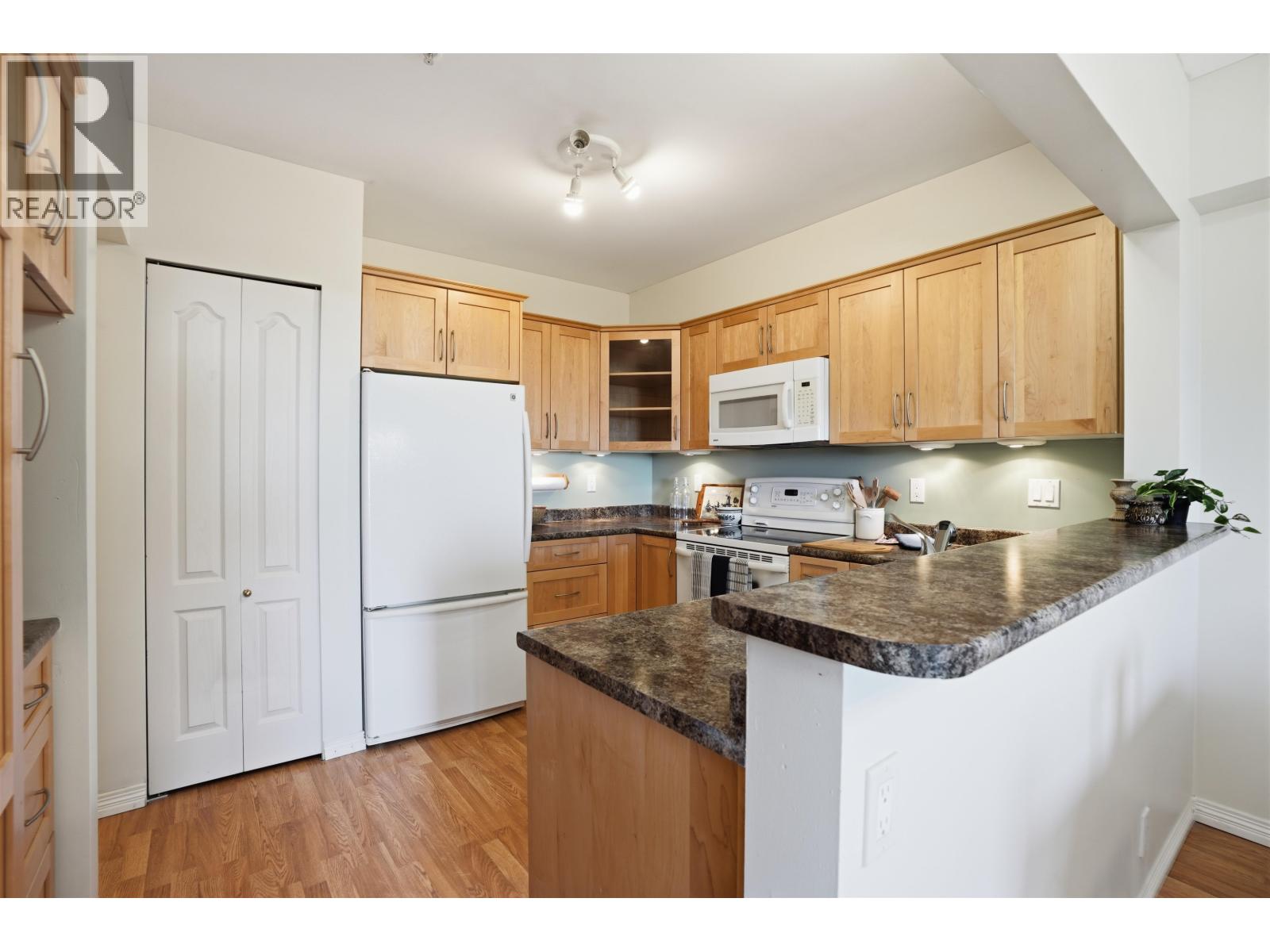 302 5780 Trail Avenue, Sechelt, British Columbia  V7Z 0K5 - Photo 11 - R3120630