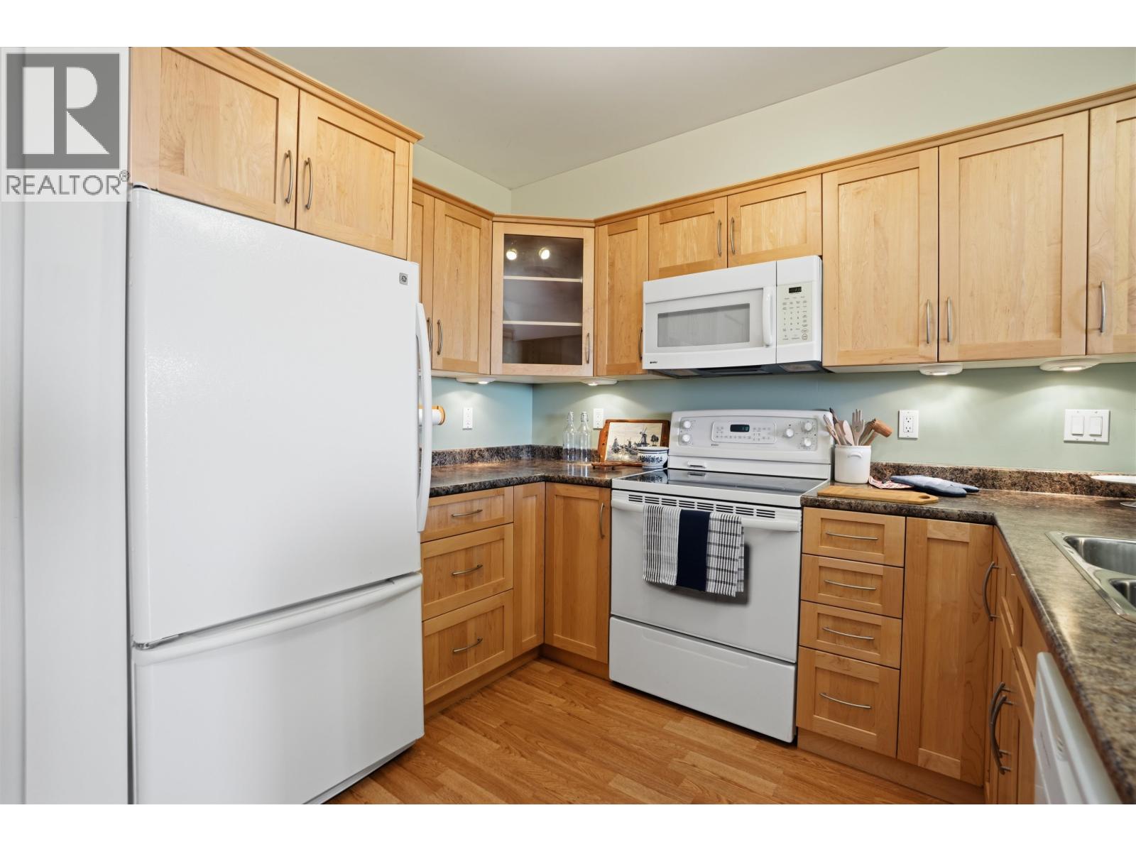 302 5780 Trail Avenue, Sechelt, British Columbia  V7Z 0K5 - Photo 12 - R3120630