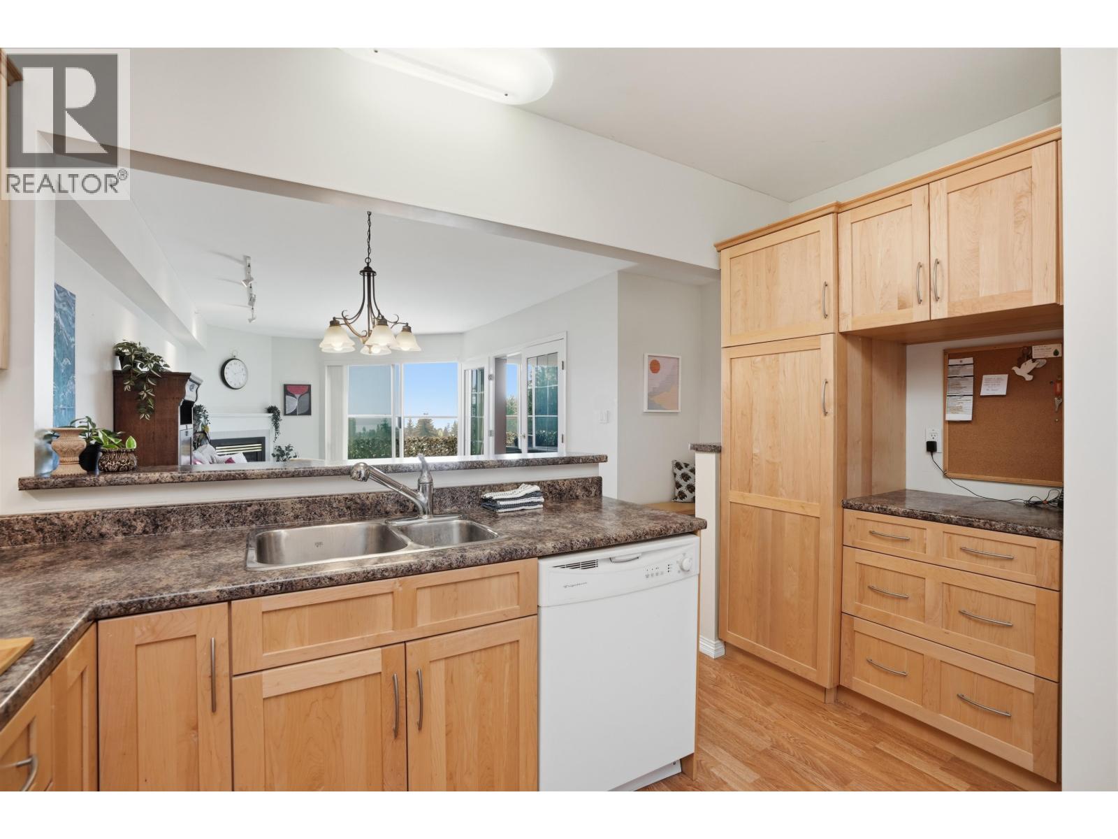302 5780 Trail Avenue, Sechelt, British Columbia  V7Z 0K5 - Photo 15 - R3120630