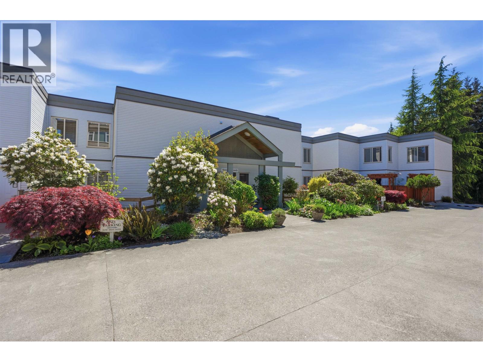 302 5780 Trail Avenue, Sechelt, British Columbia  V7Z 0K5 - Photo 2 - R3120630